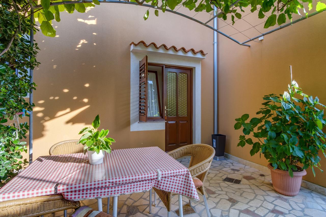 Apartments Beba Mali Losinj Exterior photo